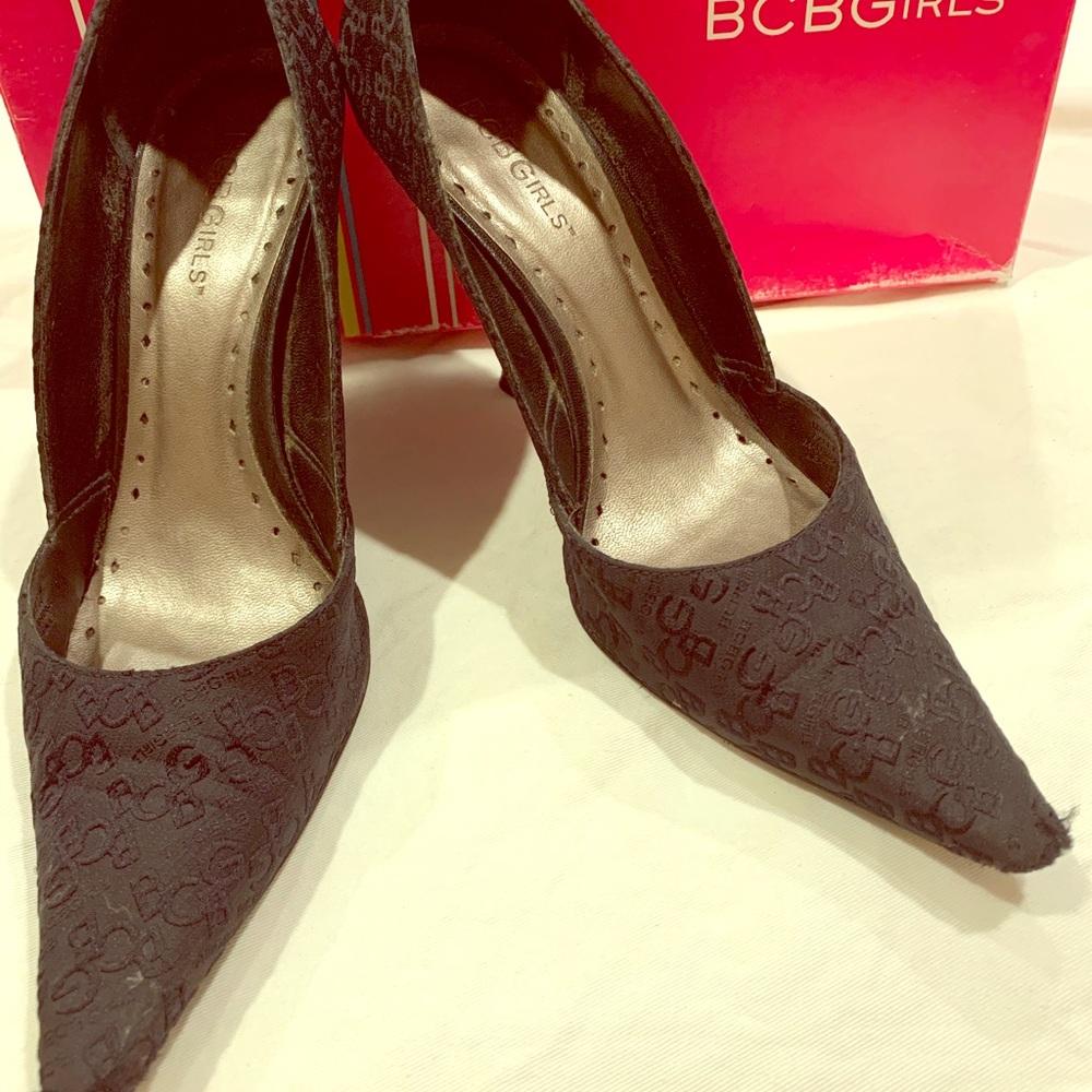 BCBG logo heels